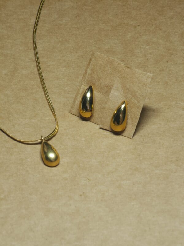 Teardrop Chain and Pendent