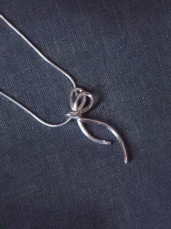 Flow Ribbon Necklace