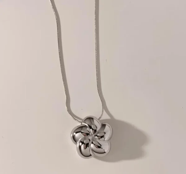 Bloom Pendant Necklace